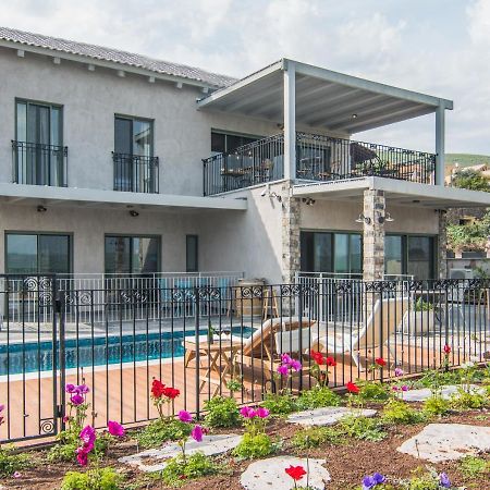 Villa טרה נובה - וילה עם ממ"ד, בריכה פרטית, ג'קוזי וסאונה ליד הכנרת Yavneʼel Esterno foto