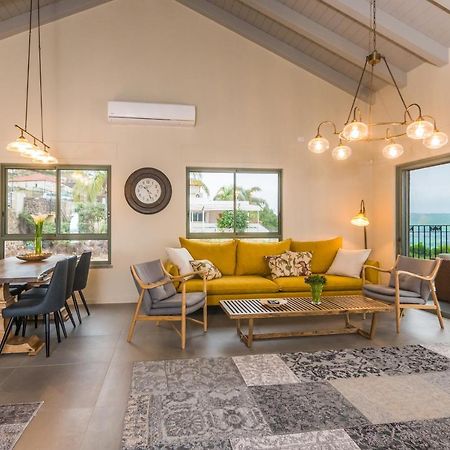 Villa טרה נובה - וילה עם ממ"ד, בריכה פרטית, ג'קוזי וסאונה ליד הכנרת Yavneʼel Esterno foto