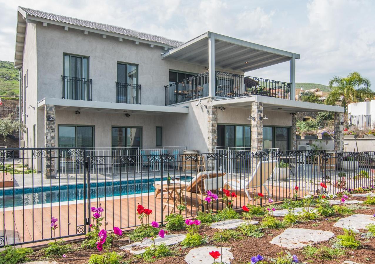 Villa טרה נובה - וילה עם ממ"ד, בריכה פרטית, ג'קוזי וסאונה ליד הכנרת Yavneʼel Esterno foto