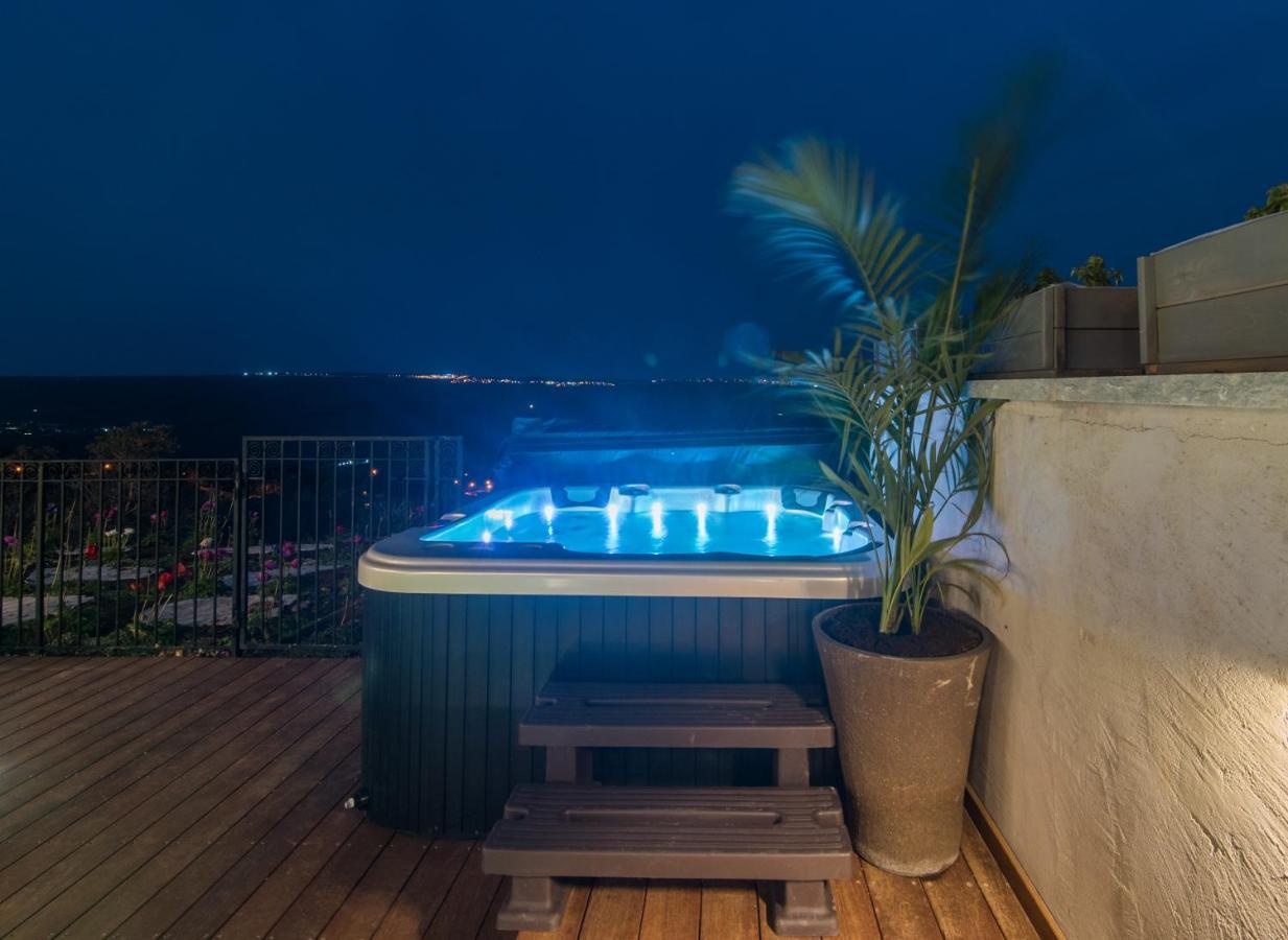 Villa טרה נובה - וילה עם ממ"ד, בריכה פרטית, ג'קוזי וסאונה ליד הכנרת Yavneʼel Esterno foto