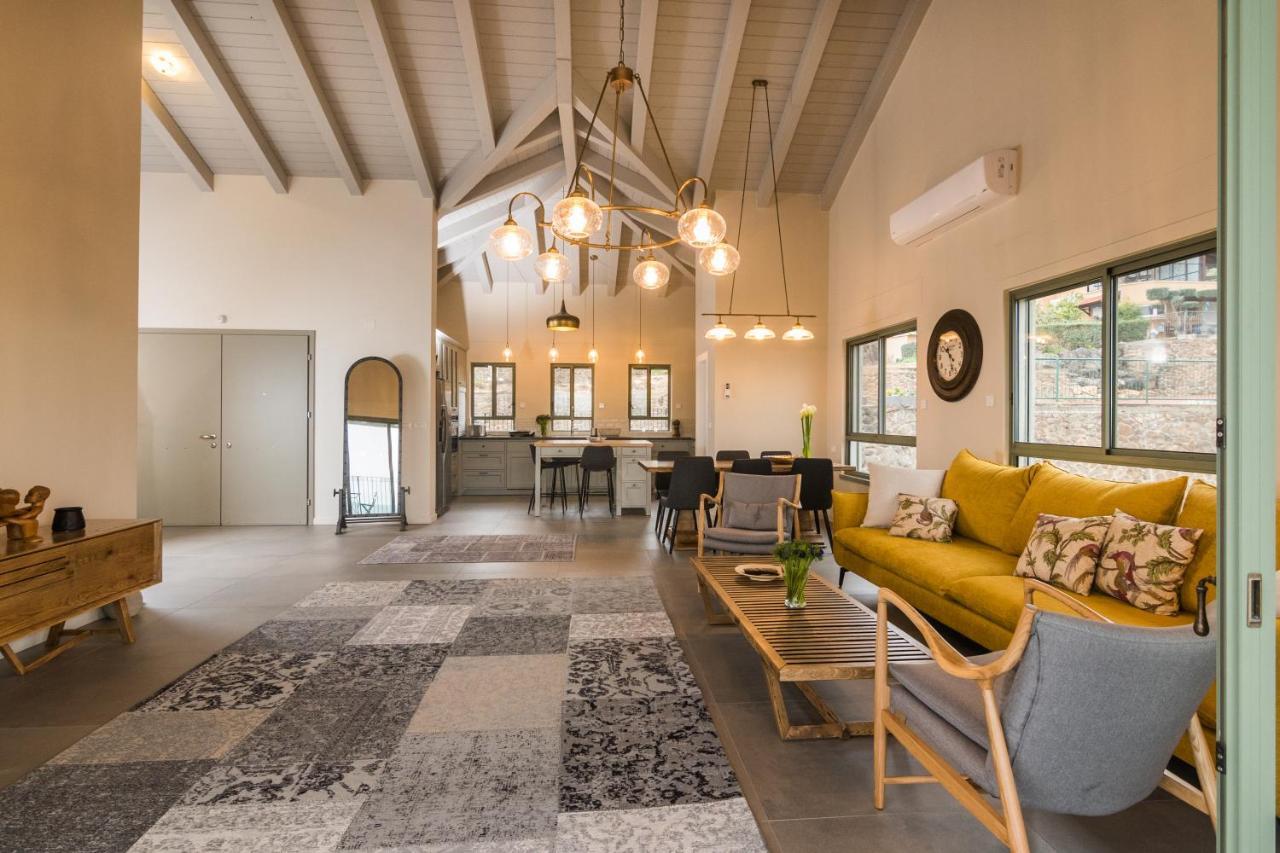 Villa טרה נובה - וילה עם ממ"ד, בריכה פרטית, ג'קוזי וסאונה ליד הכנרת Yavneʼel Esterno foto