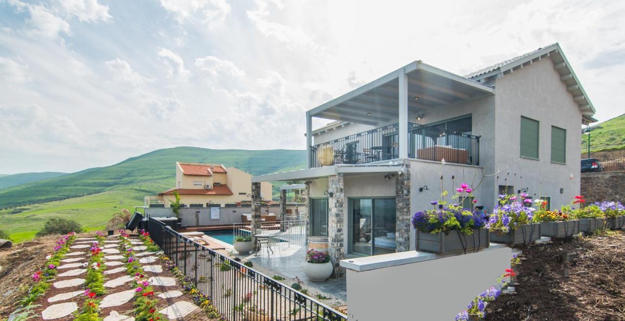 Villa טרה נובה - וילה עם ממ"ד, בריכה פרטית, ג'קוזי וסאונה ליד הכנרת Yavneʼel Esterno foto