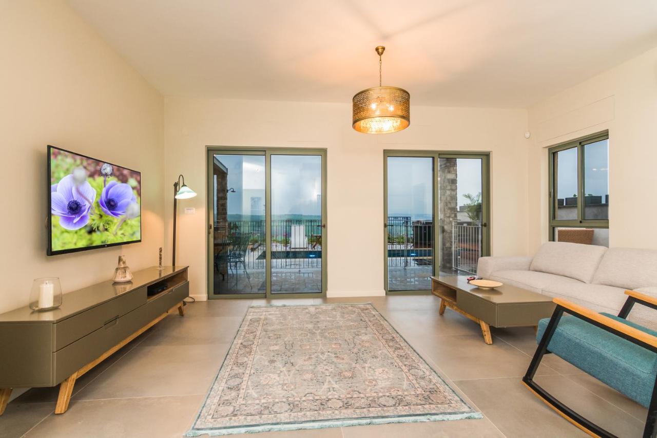 Villa טרה נובה - וילה עם ממ"ד, בריכה פרטית, ג'קוזי וסאונה ליד הכנרת Yavneʼel Esterno foto